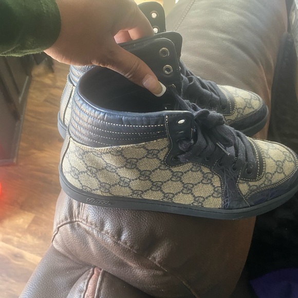 Size 8 asked for $300 - Picture 3 of 3